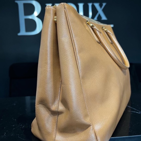 Prada Saffiano Large Tote - Picture 5 of 10